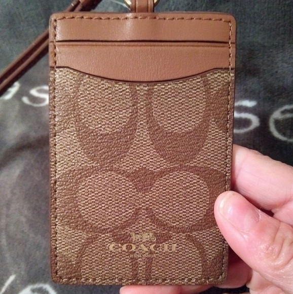 Coach Signature Lanyard ID - Picture 3 of 4